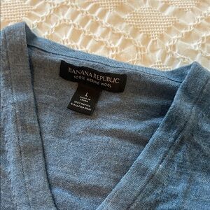 Banana Republic Men's Blue V-Neck Sweater
